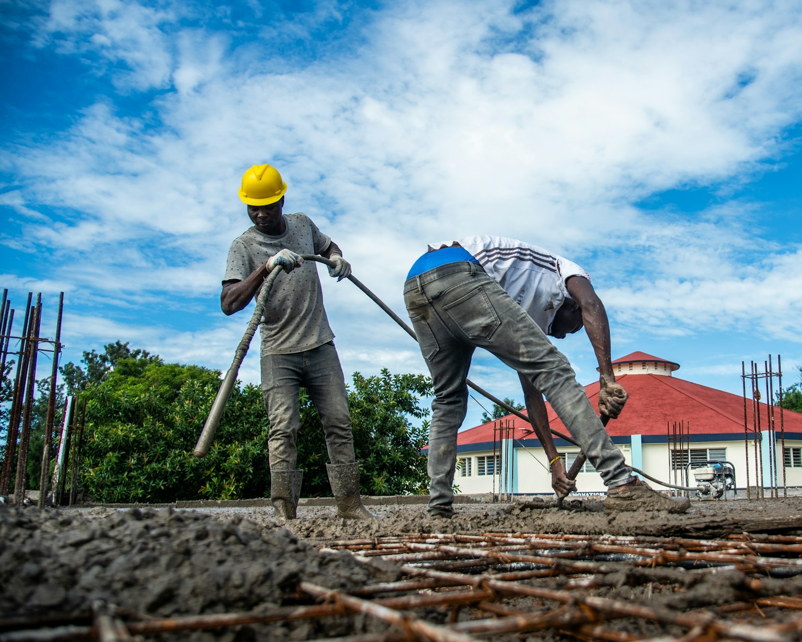 Concretagem sem erro: lançamento, adensamento e cura do concreto (NBR 14931)