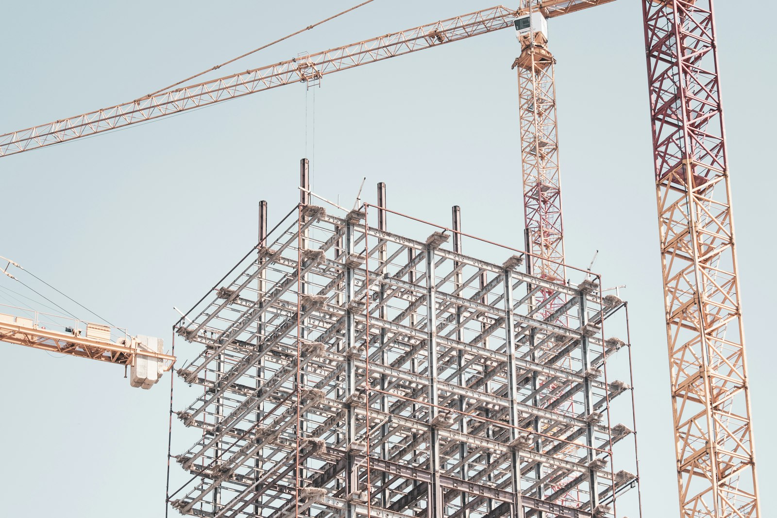 Estruturas metálicas na obra: galpões, coberturas e mezaninos (NBR 8800 e NBR 14762)