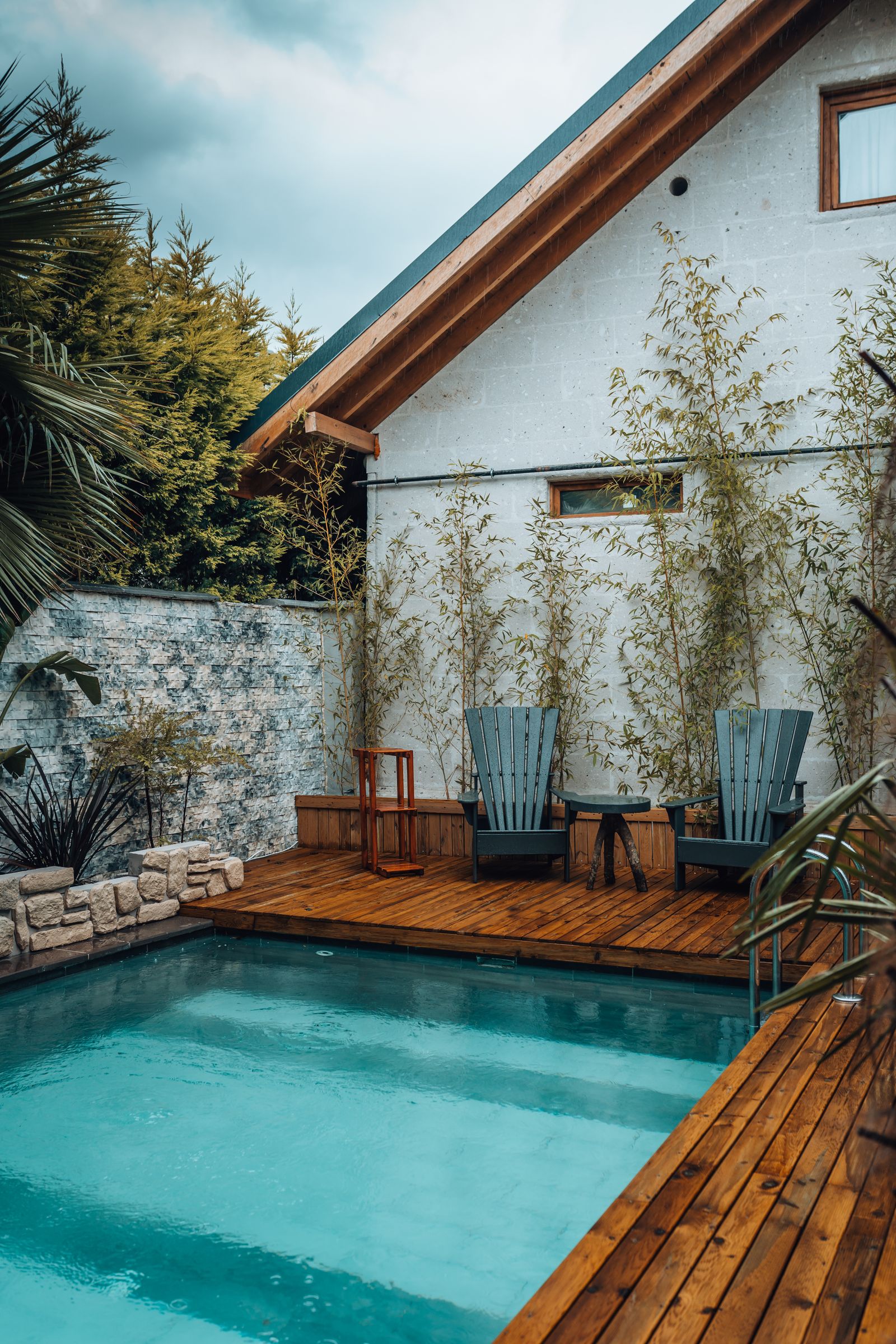 Piscina residencial: alvenaria, concreto armado e o que a NBR 10339 exige