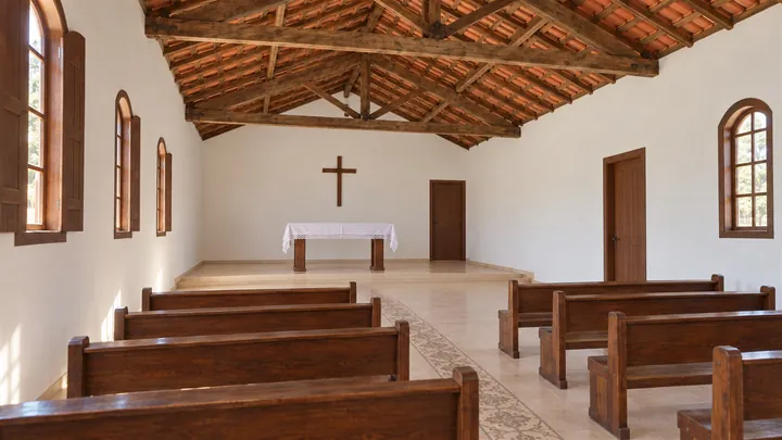 Nave sem os pilares centrais, com o madeiramento aparente — Projeto Igreja Pousada